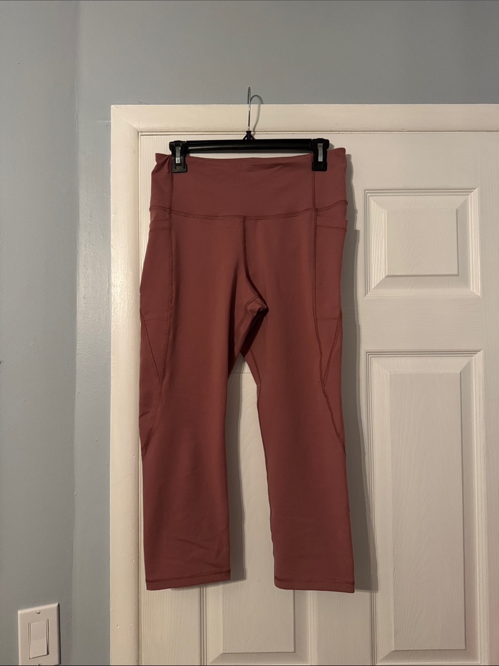 Old Navy Rose-Mauve Capri Leggings